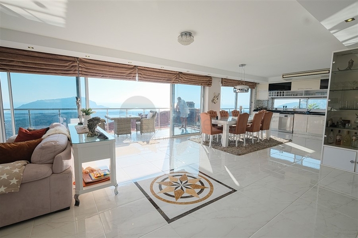 فيلا 4+1 مع مناظر خلابة وحمام سباحة