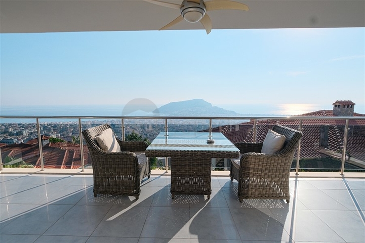 فيلا 4+1 مع مناظر خلابة وحمام سباحة