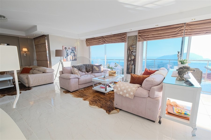 فيلا 4+1 مع مناظر خلابة وحمام سباحة