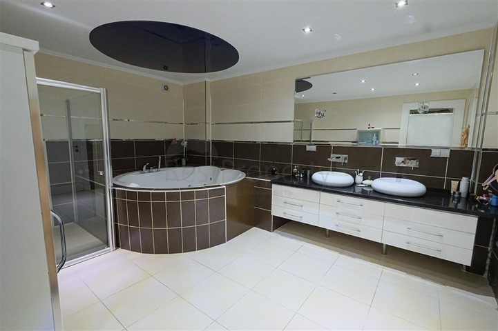 فيلا 4+1 مع مناظر خلابة وحمام سباحة