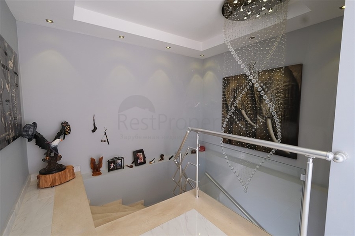 فيلا 4+1 مع مناظر خلابة وحمام سباحة