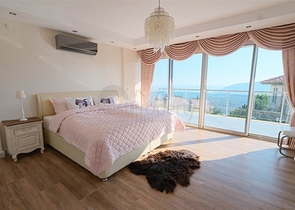 فيلا 4+1 مع مناظر خلابة وحمام سباحة