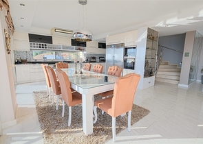 فيلا 4+1 مع مناظر خلابة وحمام سباحة