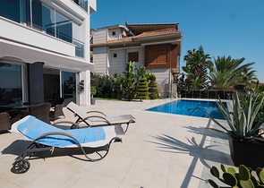 فيلا 4+1 مع مناظر خلابة وحمام سباحة