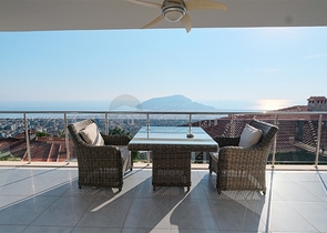 فيلا 4+1 مع مناظر خلابة وحمام سباحة