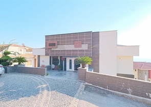 فيلا 4+1 مع مناظر خلابة وحمام سباحة