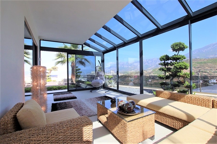 فيلا فاخرة 4 + 1 مع أثاث جديد على الطراز الحديث 