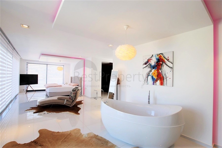 فيلا فاخرة 4 + 1 مع أثاث جديد على الطراز الحديث 