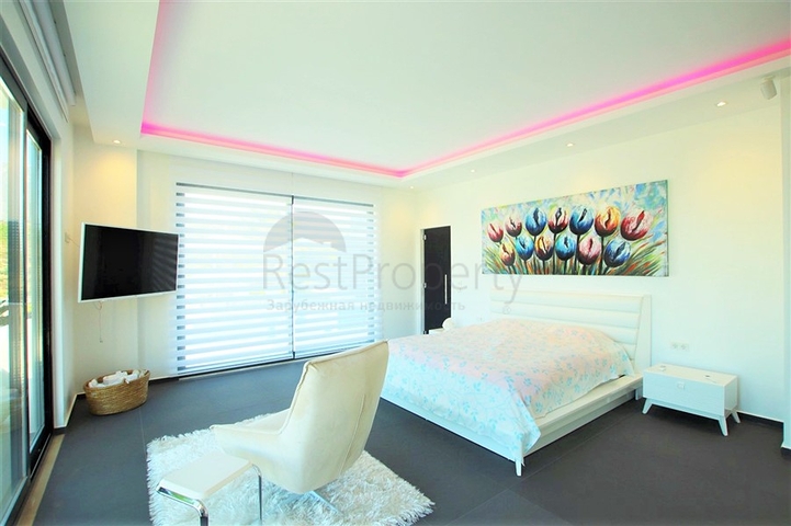 فيلا فاخرة 4 + 1 مع أثاث جديد على الطراز الحديث 