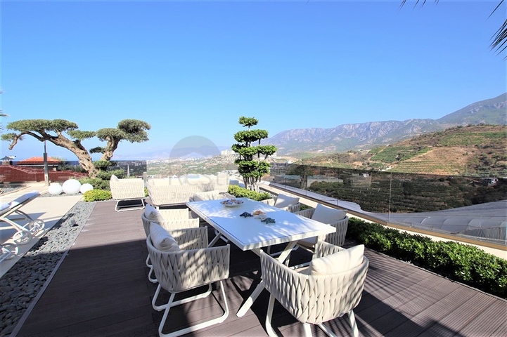 فيلا فاخرة 4 + 1 مع أثاث جديد على الطراز الحديث 