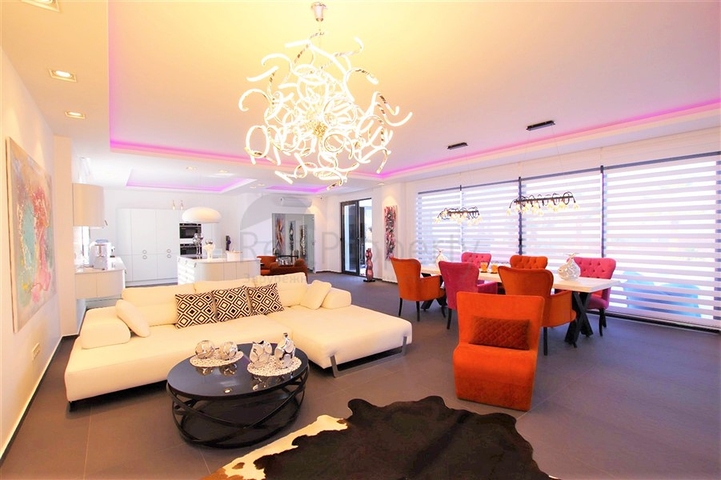 فيلا فاخرة 4 + 1 مع أثاث جديد على الطراز الحديث 