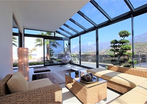 فيلا فاخرة 4 + 1 مع أثاث جديد على الطراز الحديث 