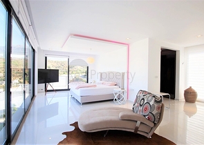 فيلا فاخرة 4 + 1 مع أثاث جديد على الطراز الحديث 