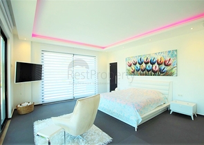 فيلا فاخرة 4 + 1 مع أثاث جديد على الطراز الحديث 