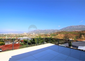 فيلا فاخرة 4 + 1 مع أثاث جديد على الطراز الحديث 