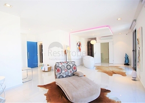 فيلا فاخرة 4 + 1 مع أثاث جديد على الطراز الحديث 