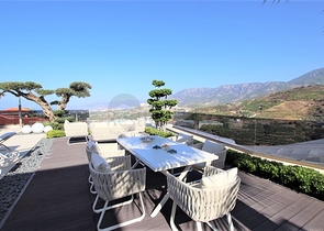 فيلا فاخرة 4 + 1 مع أثاث جديد على الطراز الحديث 