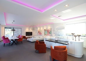 فيلا فاخرة 4 + 1 مع أثاث جديد على الطراز الحديث 