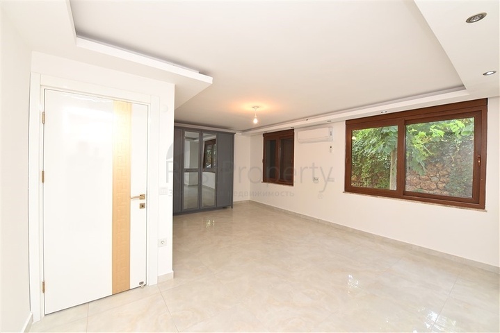 شقة دوبلكس 4 + 1 في كستل