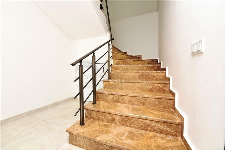 شقة دوبلكس 4 + 1 في كستل