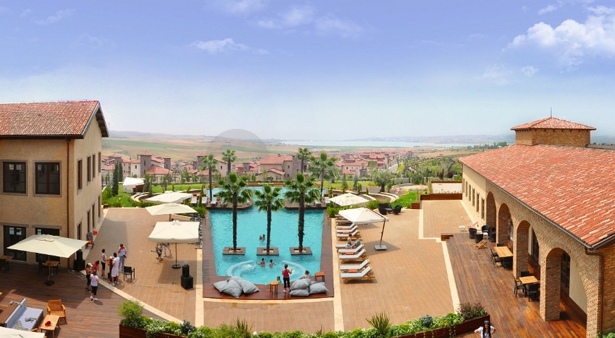 فيلات مطلة على البحر والبحيرة