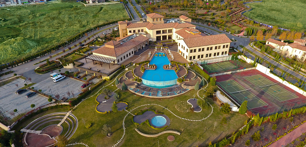 فيلات مطلة على البحر والبحيرة