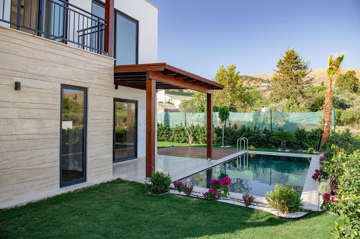 مجمع من المساكن والفيلات في موقع خلاب في منطقة غيوميوشليوك