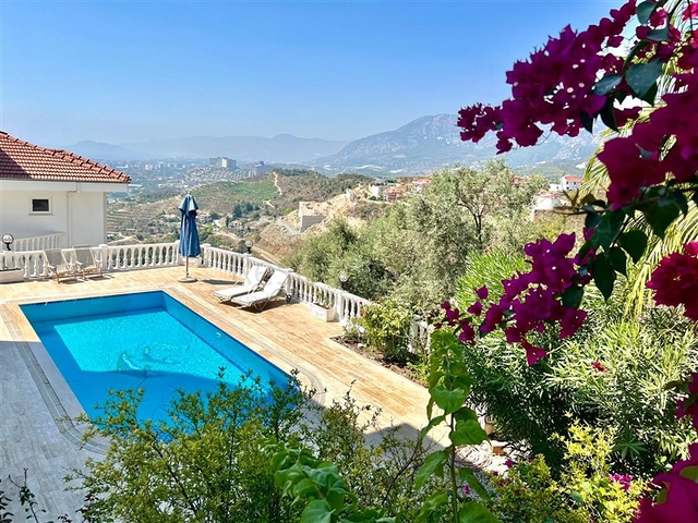 فيلا فسيحة 3 + 2 في منطقة كارجيجاك 