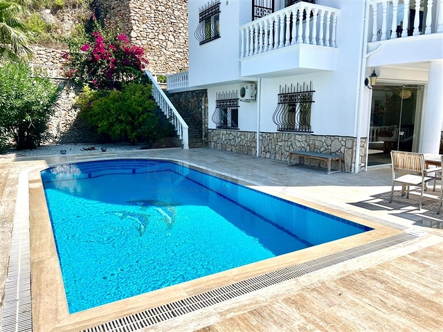 فيلا فسيحة 3 + 2 في منطقة كارجيجاك 