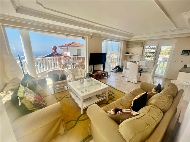 فيلا فسيحة 3 + 2 في منطقة كارجيجاك 