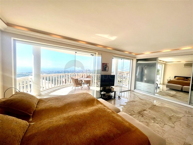 فيلا فسيحة 3 + 2 في منطقة كارجيجاك 