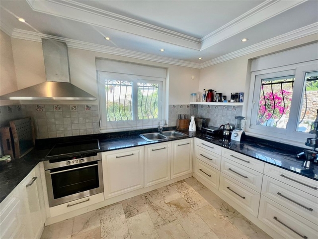 فيلا فسيحة 3 + 2 في منطقة كارجيجاك 