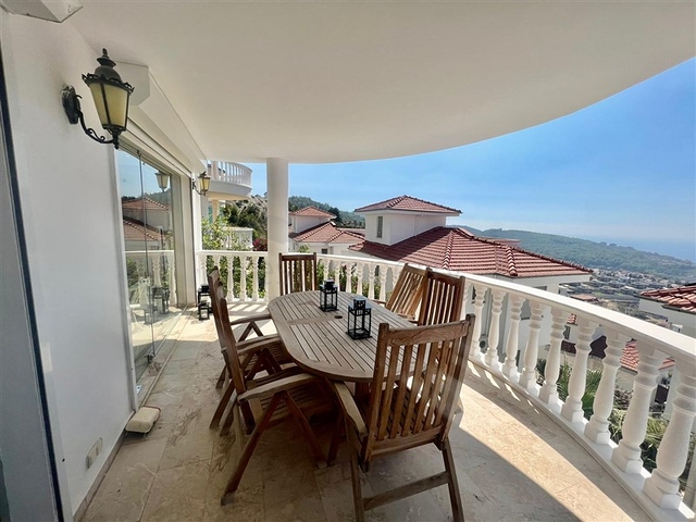 فيلا فسيحة 3 + 2 في منطقة كارجيجاك 