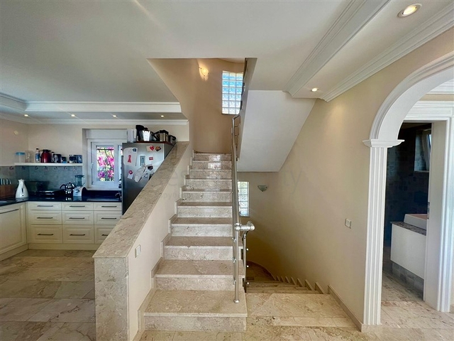 فيلا فسيحة 3 + 2 في منطقة كارجيجاك 