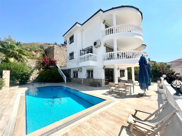 فيلا فسيحة 3 + 2 في منطقة كارجيجاك 