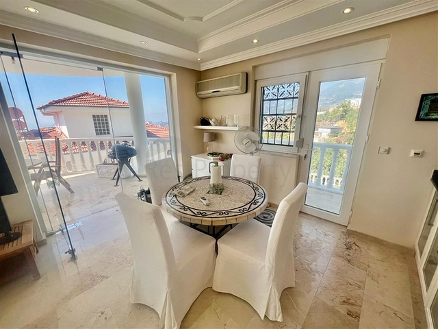 فيلا فسيحة 3 + 2 في منطقة كارجيجاك 