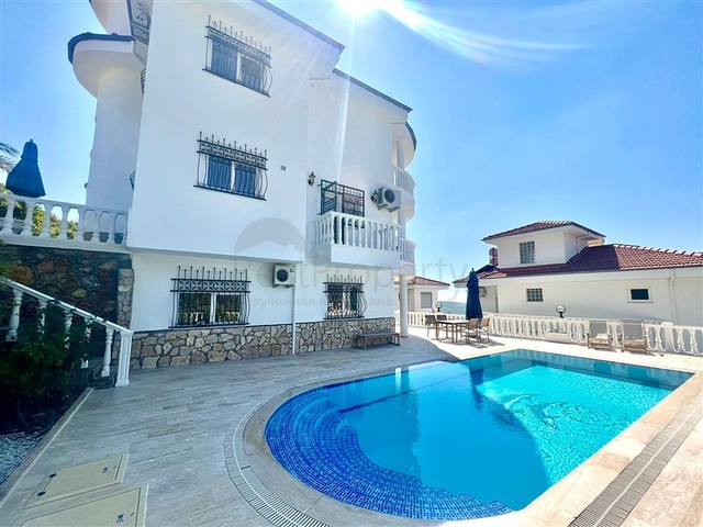 فيلا فسيحة 3 + 2 في منطقة كارجيجاك 