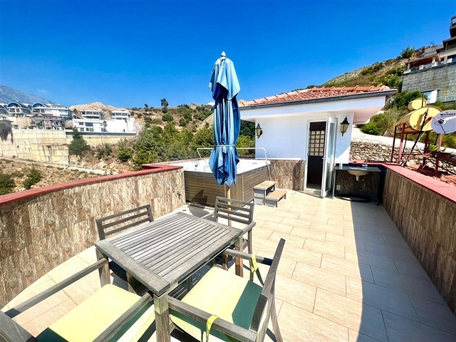 فيلا فسيحة 3 + 2 في منطقة كارجيجاك 