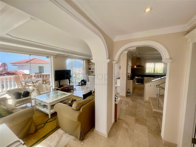 فيلا فسيحة 3 + 2 في منطقة كارجيجاك 