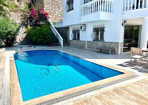 فيلا فسيحة 3 + 2 في منطقة كارجيجاك 