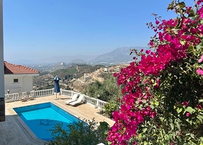 فيلا فسيحة 3 + 2 في منطقة كارجيجاك 