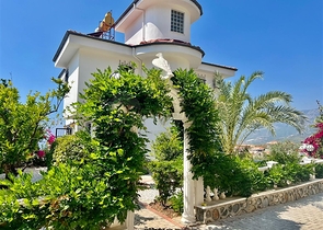 فيلا فسيحة 3 + 2 في منطقة كارجيجاك 