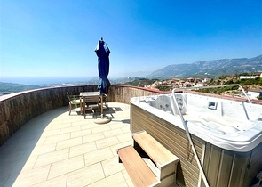 فيلا فسيحة 3 + 2 في منطقة كارجيجاك 