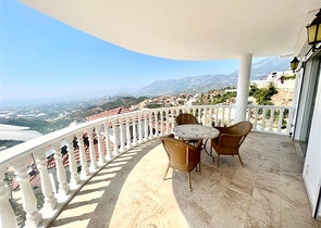 فيلا فسيحة 3 + 2 في منطقة كارجيجاك 