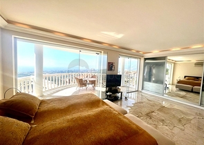 فيلا فسيحة 3 + 2 في منطقة كارجيجاك 