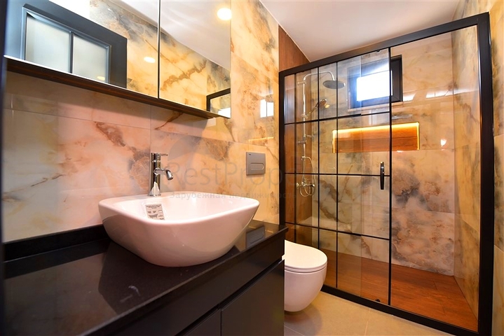 بنتهاوس في مجمع جديد مطل على البحر بالقرب من شاطئ كليوباترا