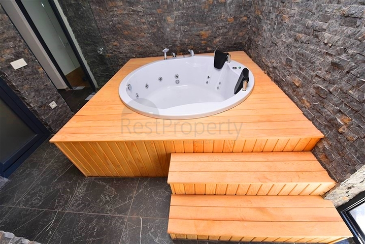 بنتهاوس في مجمع جديد مطل على البحر بالقرب من شاطئ كليوباترا