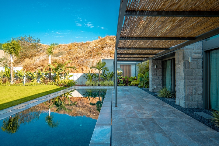 فلل بتصميم عصري أنيق مطلة على البحر في منطقة ياليكافاك