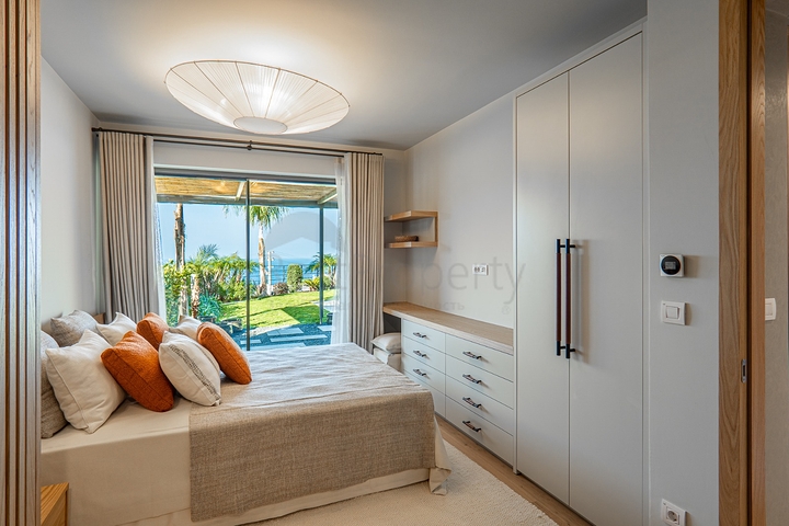 فلل بتصميم عصري أنيق مطلة على البحر في منطقة ياليكافاك