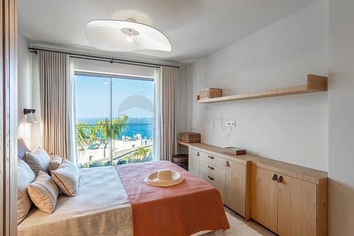 فلل بتصميم عصري أنيق مطلة على البحر في منطقة ياليكافاك